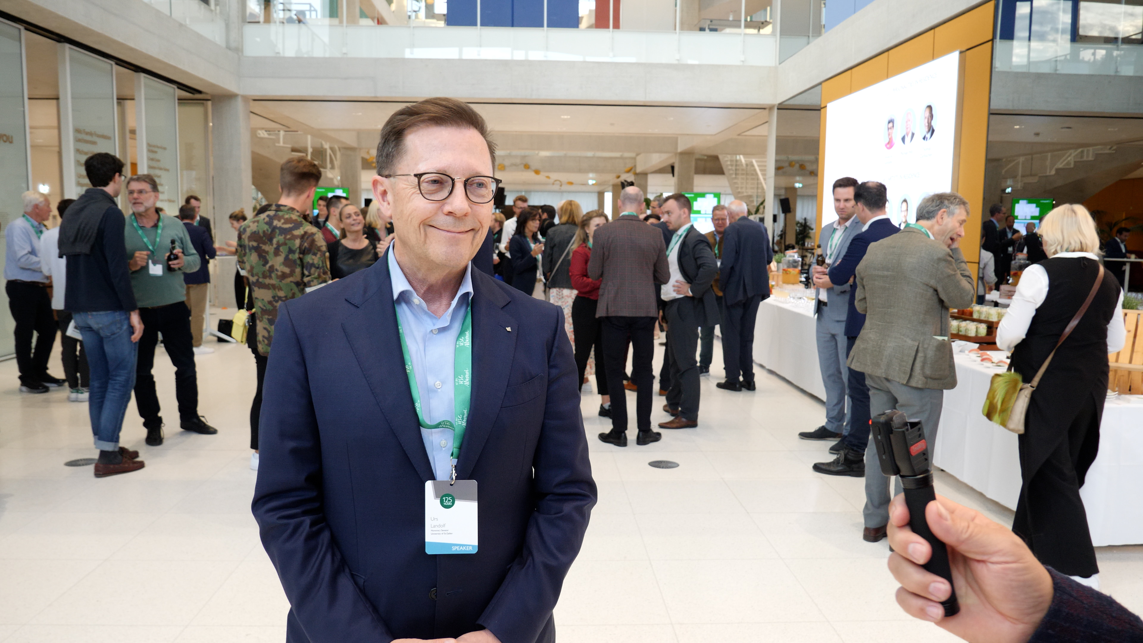 Urs Landolf, ehemaliger Präsident von HSG Alumni, Ehrensenator der Universität St.Gallen und Delegierter des Stiftungsrates der HSG Stiftung, wurde mit dem ersten HSG Alumni Engagement Award für herausragende Verdienste an und rund um die Universität St.Gallen ausgezeichnet. Als Ausdruck seiner Grosszügigkeit hat er beschlossen, das Preisgeld um CHF 7'500 zu erhöhen und insgesamt CHF 12'500 dem St.Gallen Collegium zu spenden.